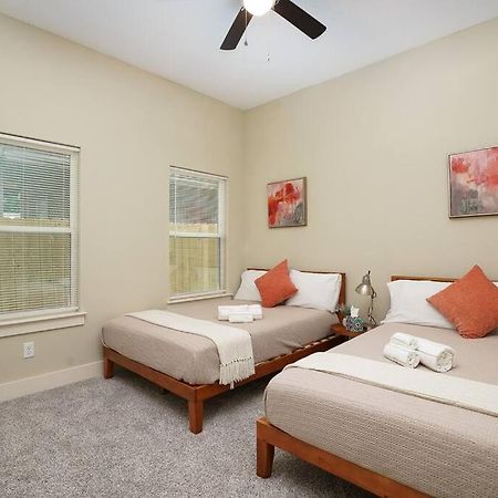 Spacious, Sleeps 6, St Phillips, King Bed San Antonio Exterior photo