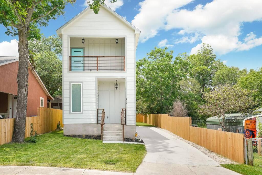 Spacious, Sleeps 6, St Phillips, King Bed San Antonio Exterior photo