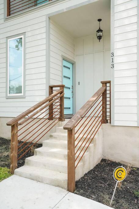 Spacious, Sleeps 6, St Phillips, King Bed San Antonio Exterior photo