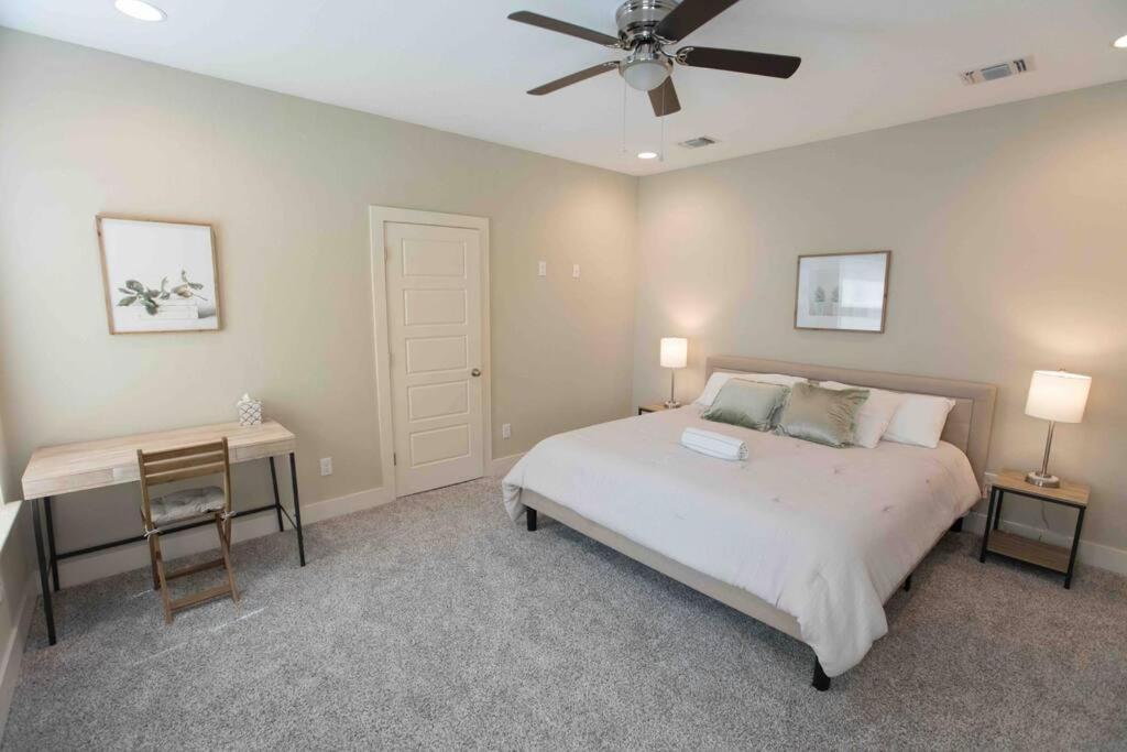 Spacious, Sleeps 6, St Phillips, King Bed San Antonio Exterior photo